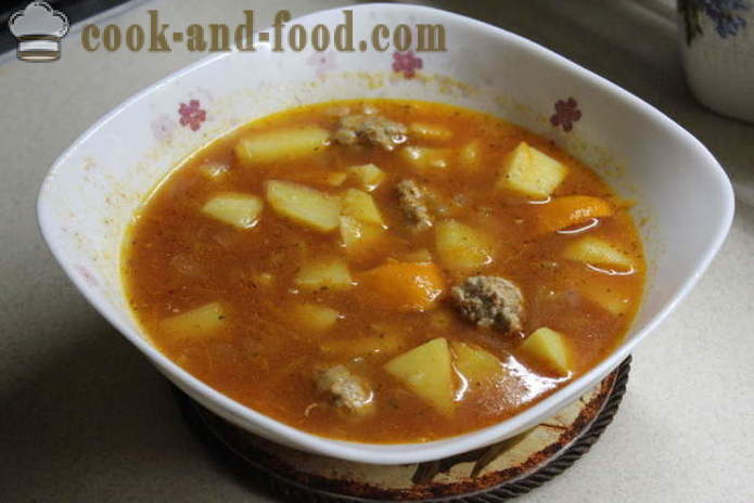 Burgonya leves húsgombóccal és paradicsompüré - hogyan kell főzni paradicsomleves húsgombóccal, a lépésről lépésre recept fotók