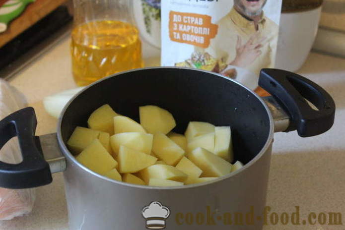 Főtt krumpli hagymával és szalonnával - ízletes főzni krumplit köretként, lépésről lépésre recept fotók