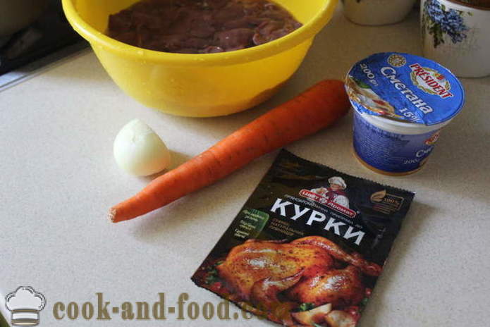Pirított csirkemáj tejföllel, sárgarépa és a hagyma - hogyan kell főzni egy finom csirkemáj a sütőben, a lépésről lépésre recept fotók