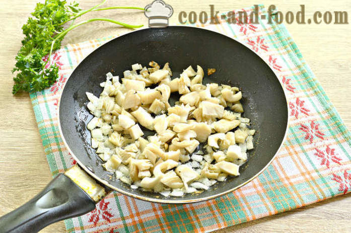 Burgonya gombával, tejföllel - hogyan kell főzni gombát burgonyával, tejfölös egy serpenyőben, egy lépésről lépésre recept fotók