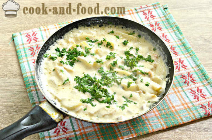 Burgonya gombával, tejföllel - hogyan kell főzni gombát burgonyával, tejfölös egy serpenyőben, egy lépésről lépésre recept fotók