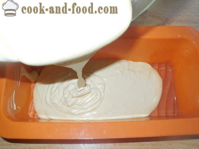 Egyszerű cupcake a sűrített tej a sütőben - hogyan kell sütni aprósütemény sűrített tej, lépésről lépésre recept fotók