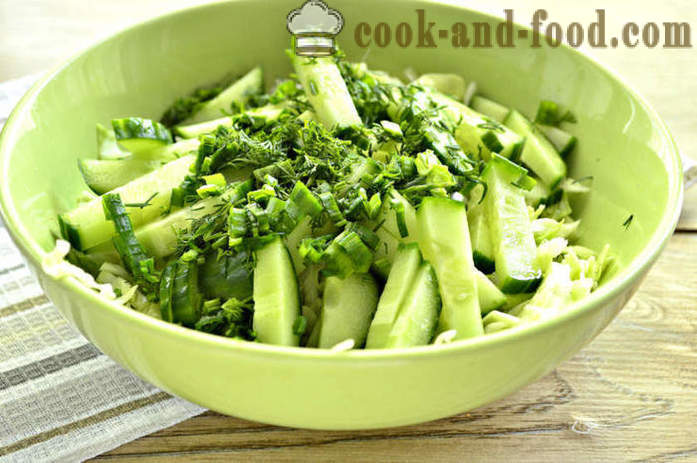 Egyszerű saláta káposzta és uborka ecettel - hogyan lehet egy finom saláta friss káposzta és uborka egy lépésről lépésre recept fotók