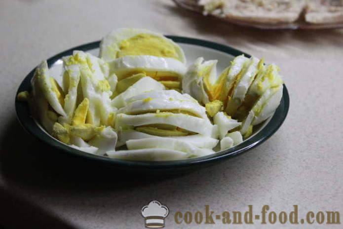 Rakott saláta csirkével és ecetes hagyma - Hogyan készítsünk saláta ecetes hagyma és a csirke, a lépésről lépésre recept fotók