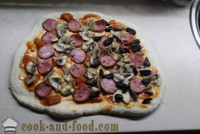 Stromboli - pizza tekercs kelt tészta, hogyan lehet pizza egy tekercs, egy lépésről lépésre recept fotók