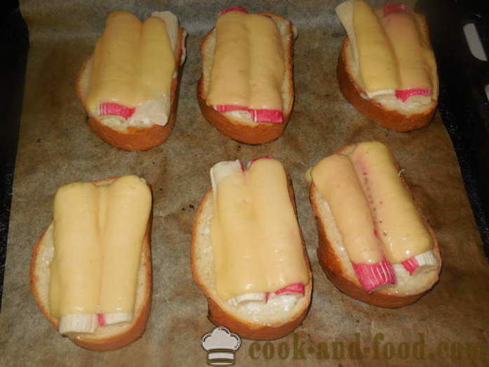 Forró szendvicsek sajttal és rák botok - hogyan lehet meleg szendvicsek a sütőben, a lépésről lépésre recept fotók