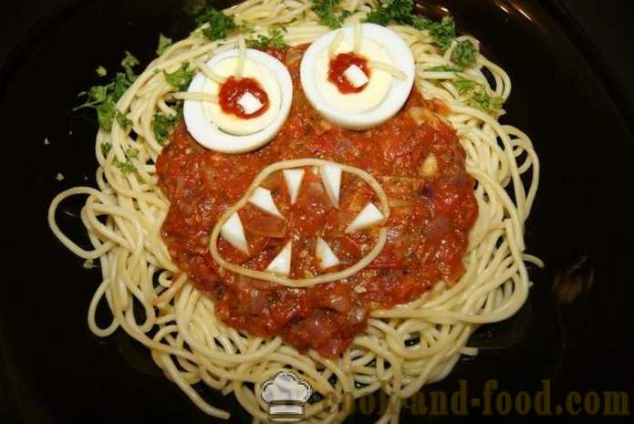 Spaghetti Monster - a könnyű és ízletes meleg ételek Halloween kezével, lépésről lépésre recept fotók