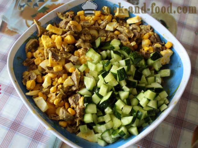 Saláta kolbász sajt és csirke navels - hogyan lehet egy salátát a zúza és a sajt, a lépésről lépésre recept fotók