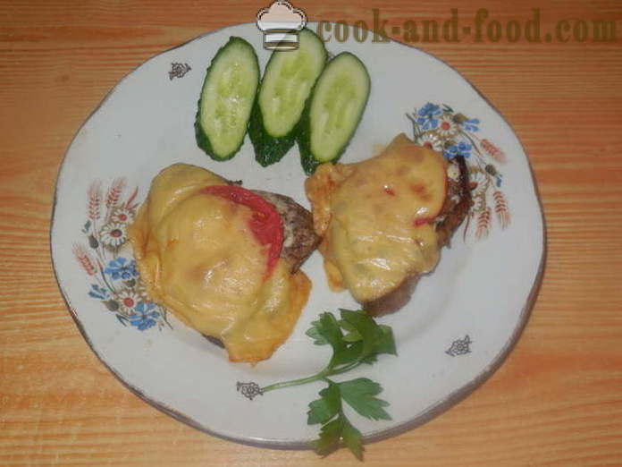 Hús paradicsommal és sajttal kemencében -, hogyan kell főzni szaftos hús a sütőben, a lépésről lépésre recept fotók