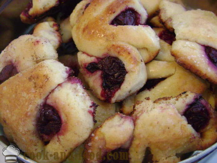 Cherry bagel a túró teszt - hogyan kell főzni bagel cseresznye, lépésről lépésre recept fotók