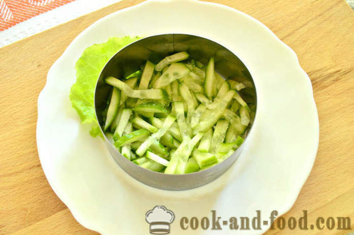 Réteges saláta kukorica és rák botok tételekben - hogyan kell elkészíteni réteges salátát a gyűrűt, egy lépésről lépésre recept fotók