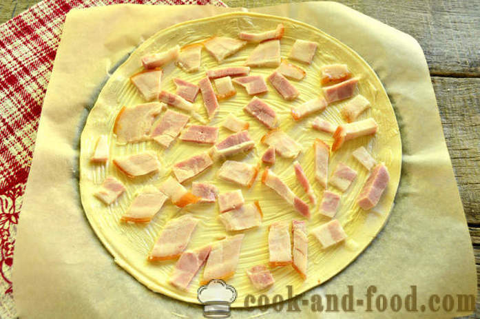 Pizza Puff leveles tészta szalonnával és bors - hogyan készítsük kovásztalan pizza a tésztából, lépésről lépésre recept fotók