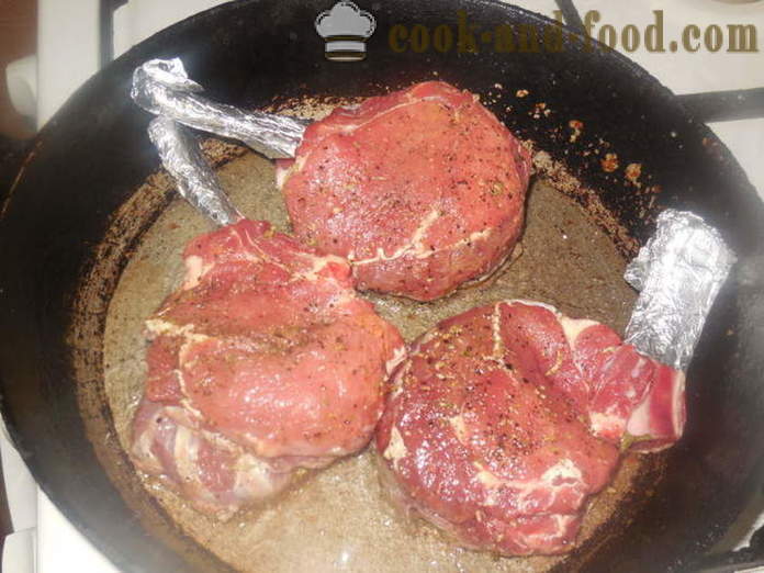 Sült karaj borjúhús a csont -, hogyan kell főzni szaftos karaj a csont a sütő, a lépésről lépésre recept fotók