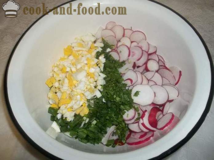 Finom saláta retek tojás és a zöld hagymát -, hogyan kell elkészíteni a saláta retek, lépésről lépésre recept fotók