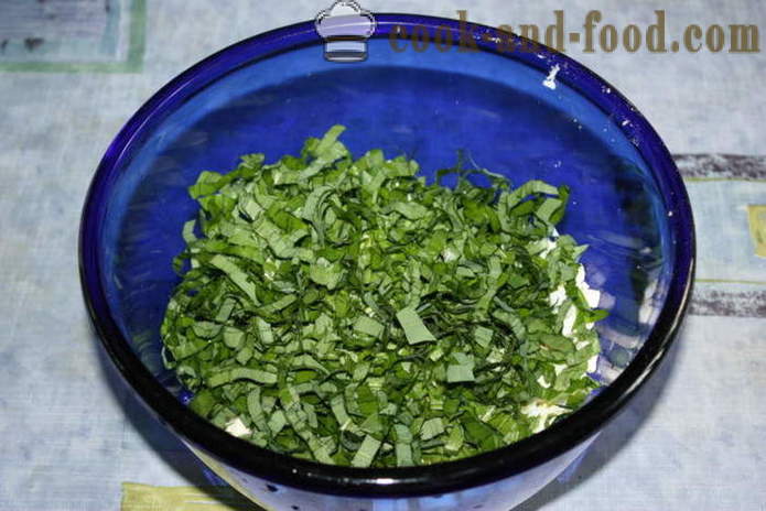 A finom saláta medvehagyma -, hogyan kell elkészíteni egy salátát fokhagyma és a tojás, tejföl, egy lépésről lépésre recept fotók
