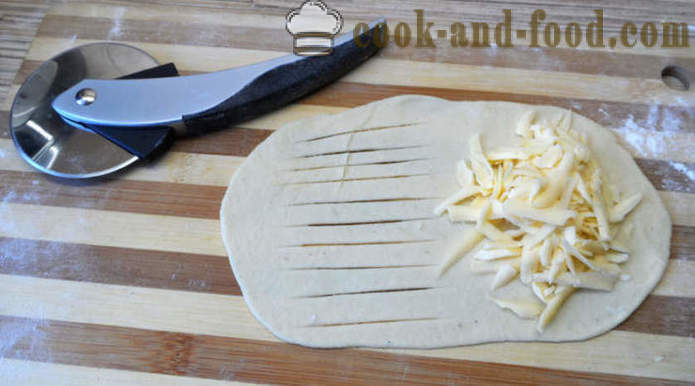 Élesztő zsemlét sajttal - hogyan kell főzni eredeti táplálékra, lépésről lépésre recept fotók