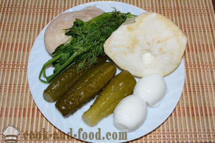 Zeller saláta csirkével, tojással, uborka, majonéz - Hogyan készítsünk saláta a zeller gyökér, lépésről lépésre recept fotók