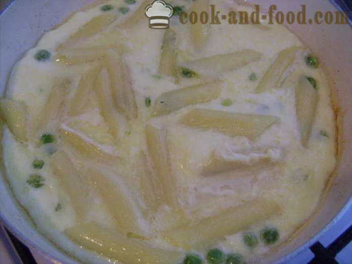 Omlett tésztát egy serpenyőben -, hogyan kell főzni egy omlett tészta, sajt, bors, egy lépésről lépésre recept fotók