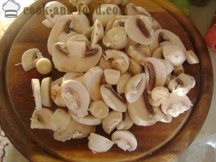 Cvinye bordák párolt gombával és pecsenyelével - mint pörkölt sertésborda egy serpenyőben, egy lépésről lépésre recept fotók