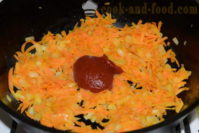 Csirkecomb párolt hagyma, sárgarépa és uborka -, hogyan kell főzni egy finom csirkecomb egy serpenyőben, egy lépésről lépésre recept fotók