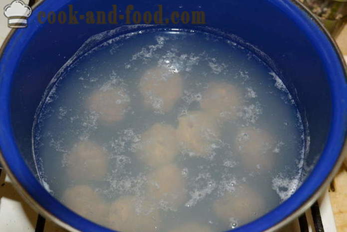 Burgonya leves fagyasztott húsgombóc és ecetes uborka -, hogyan kell főzni burgonya leves húsgombóccal, a lépésről lépésre recept fotók