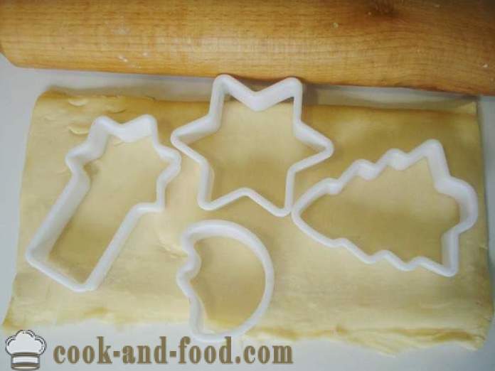 Gyors és ízletes cookie-kat a pelyhes kovásztalan tésztát cukor és mogyoró -, hogyan lehet a cookie-kat leveles tészta a sütőben, a lépésről lépésre recept fotók