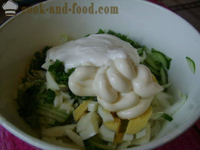 Saláta kínai kel, uborka, tojás és a zöld hagymát -, hogyan kell főzni egy finom saláta kínai kel, egy lépésről lépésre recept fotók