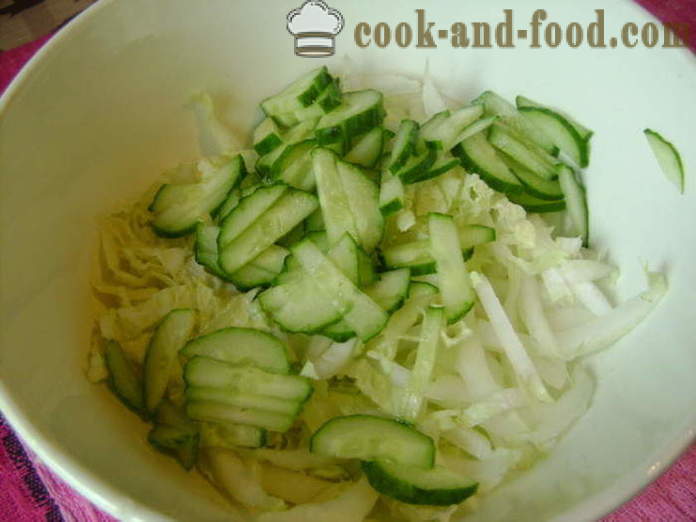 Saláta kínai kel, uborka, tojás és a zöld hagymát -, hogyan kell főzni egy finom saláta kínai kel, egy lépésről lépésre recept fotók