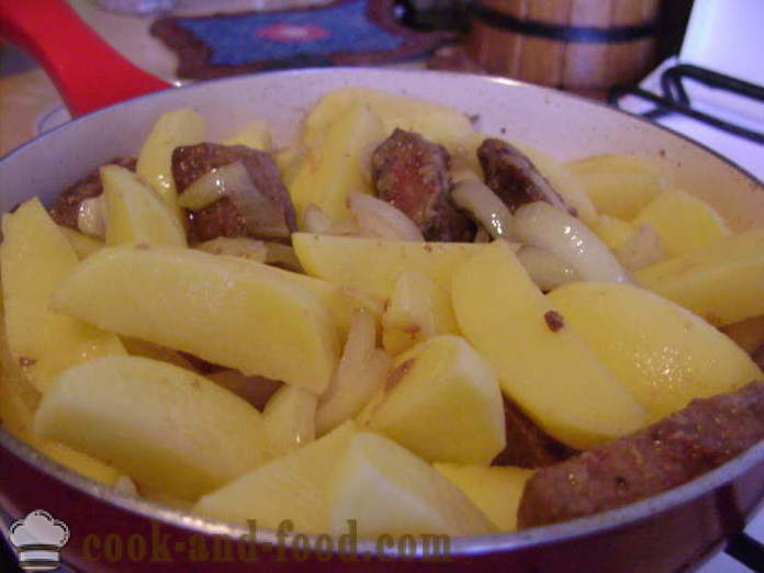 Máj burgonyával egy serpenyőben -, hogyan kell főzni marhamáj burgonyával, lépésről lépésre recept fotók