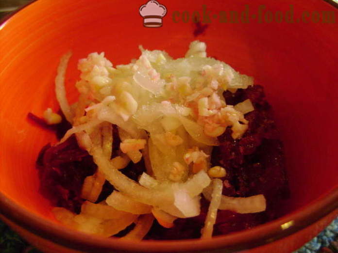 Cékla saláta majonéz nélkül, fokhagymát és a hagymát -, hogyan kell elkészíteni a saláta cékla, lépésről lépésre recept fotók