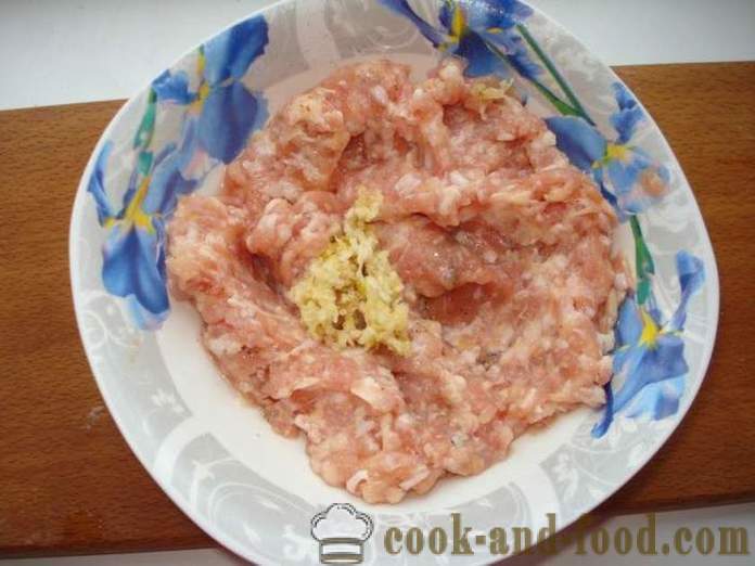 Ízletes hús töltelék a pitét, Chebureki, leveles tészta -, hogyan lehet egy hús kitöltésével lédús poshagovіy recept egy fotó