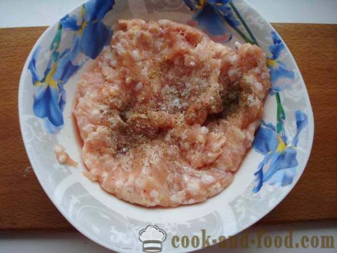 Ízletes hús töltelék a pitét, Chebureki, leveles tészta -, hogyan lehet egy hús kitöltésével lédús poshagovіy recept egy fotó