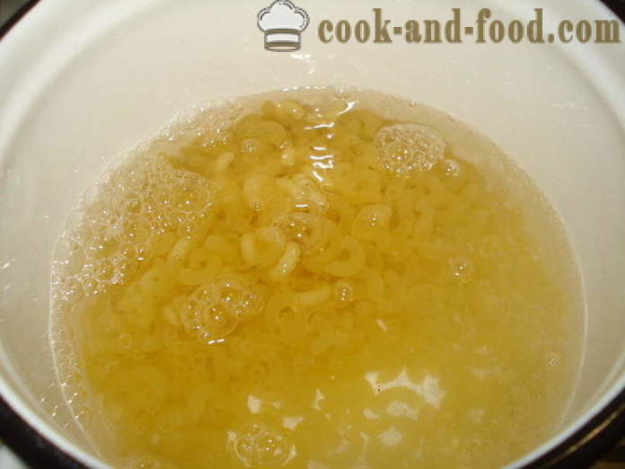 Hogyan kell főzni a tésztát a serpenyőbe, hogy ne ragadjon össze, lépésről lépésre recept fotók