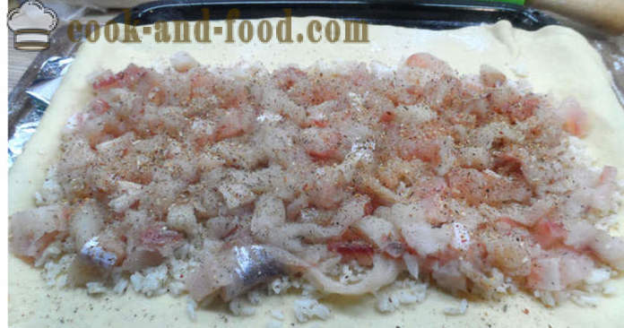 Élesztő torta rizs és hal és friss hal -, hogyan kell főzni egy pite hal a sütő, a lépésről lépésre recept fotók
