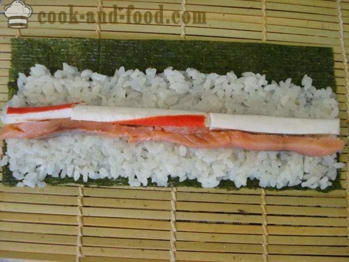 Sushi tekercs rák botok és piros hal - főzés sushi tekercsek otthon, lépésről lépésre recept fotók
