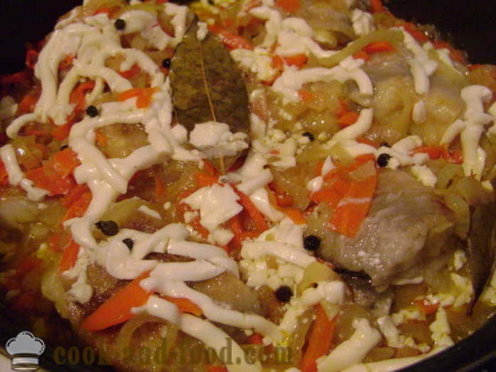 A finom receptet brotoly párolt hagymával és zöldségek - főzés brotola hal majonézzel, lépésről lépésre recept fotók