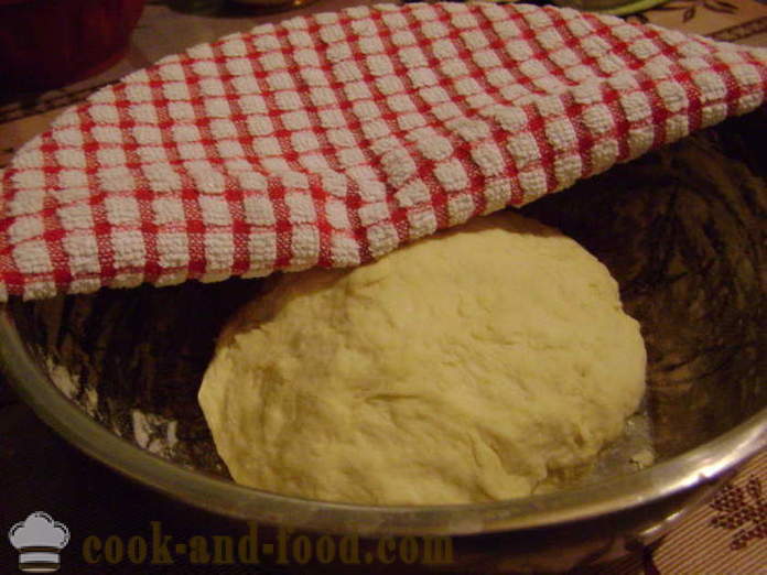 Univerzális Vaj kelt tésztát a pitét -, hogyan kell elkészíteni a kelt tészta sütemény, lépésről lépésre recept fotók