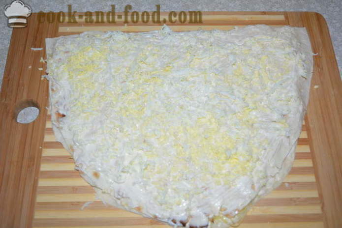 Egy egyszerű tekercs pita kenyér sprotni, sajt és tojás -, hogyan kell főzni egy vekni pita kenyér sprotni, lépésről lépésre recept fotók