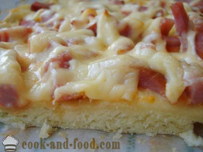 Házi pizza kolbásszal és sajttal kemencében - hogyan lehet pizza otthon, lépésről lépésre recept fotók