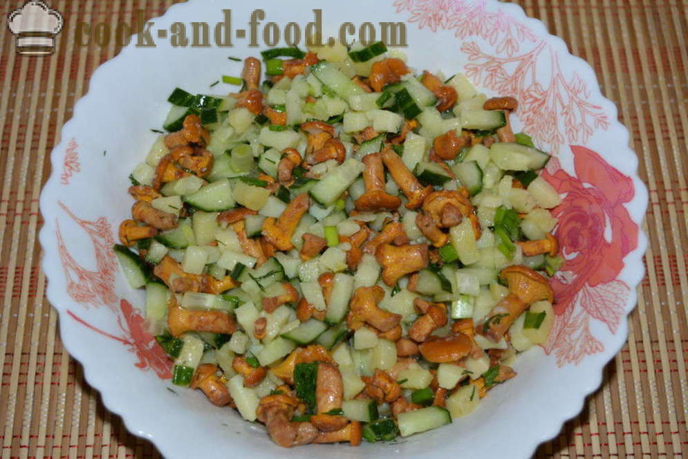 Egy egyszerű saláta ecetes gomba -, hogyan kell elkészíteni a saláta ecetes gomba, lépésről lépésre recept fotók