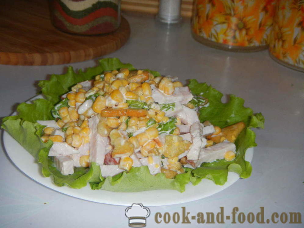 A finom saláta krutonnal és a kukorica -, hogyan kell elkészíteni a saláta krutonnal és a kukorica gyorsan, lépésről lépésre recept fotók
