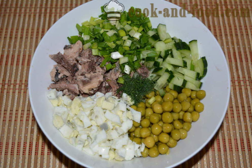 Saláta tonhalkonzerv és majonéz -, hogyan kell elkészíteni egy saláta tonhal konzerv, lépésről lépésre recept fotók