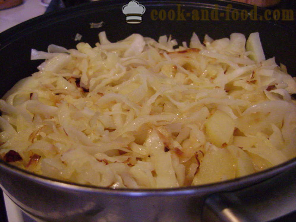 Párolt káposzta burgonya, csirke és gomba - mindkettő ízletes főzni párolt káposztával, lépésről lépésre recept fotók
