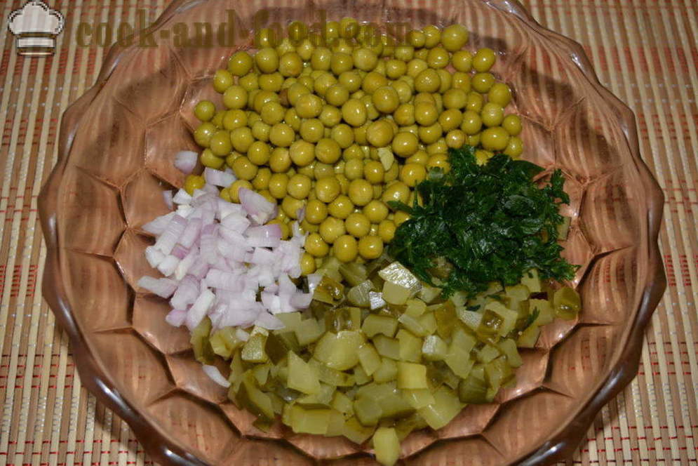 Saláta savanyúság és zöldborsó siet -, hogyan kell főzni egy finom saláta ecetes uborka, borsó, lépésről lépésre recept fotók