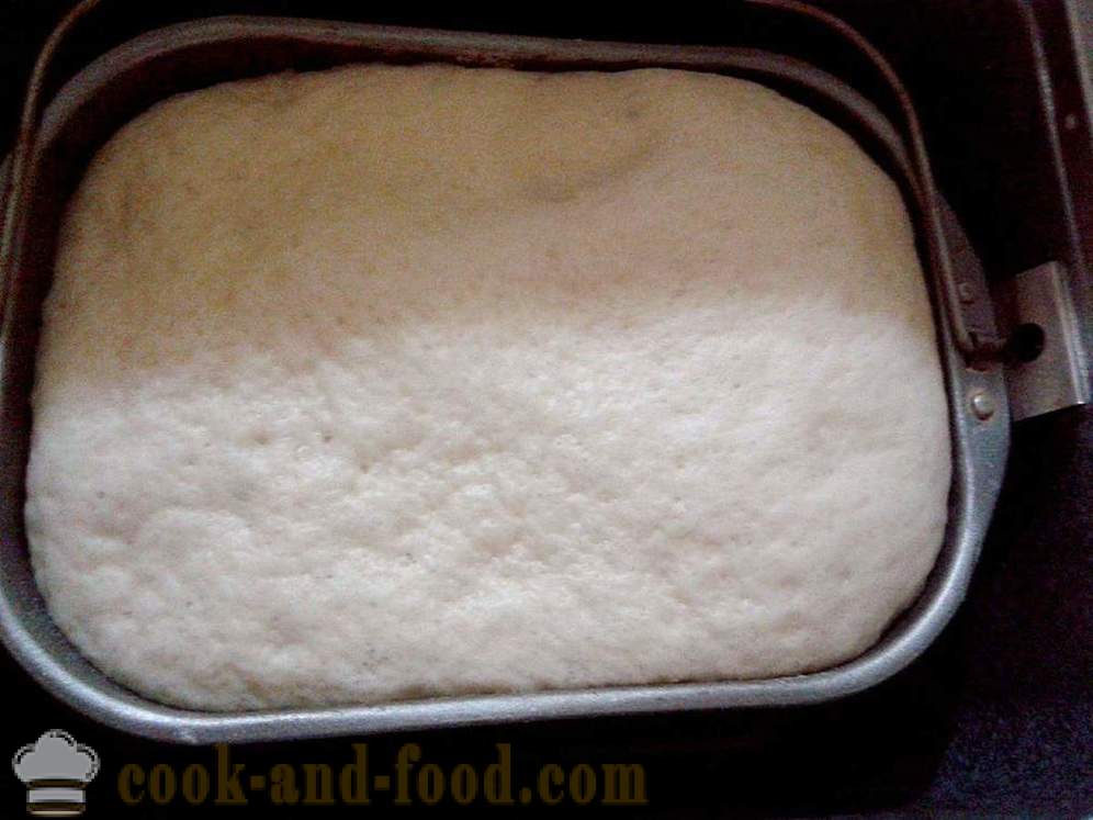 Kelt tészta a kenyér gép -, hogyan kell elkészíteni a kelt tészta a kenyér gép, poshagovіy recept egy fotó
