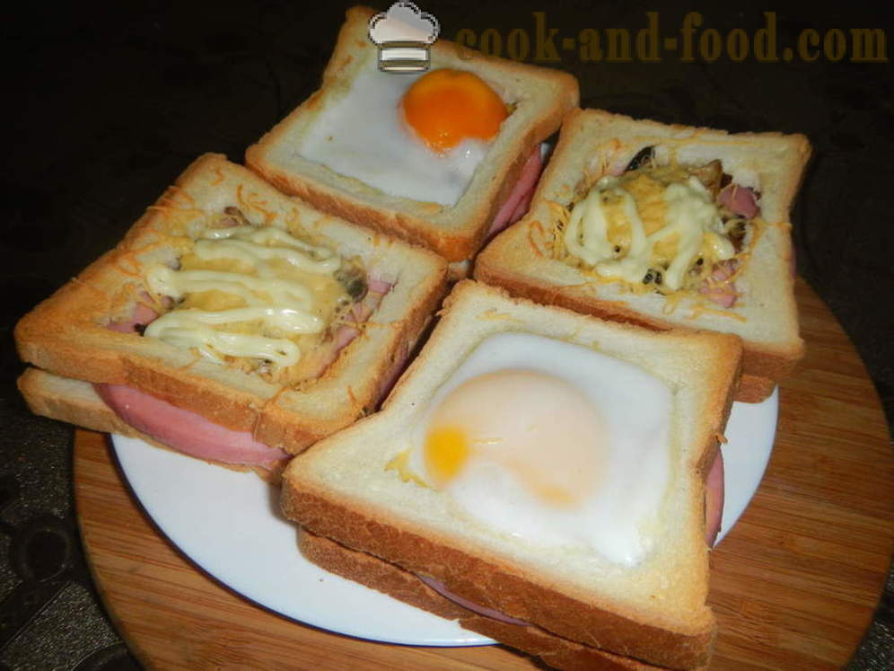 Forró szendvicsek tojással a sütőben - hogyan lehet egy meleg szendvics tojással, kolbásszal és gombával, lépésről lépésre recept fotók
