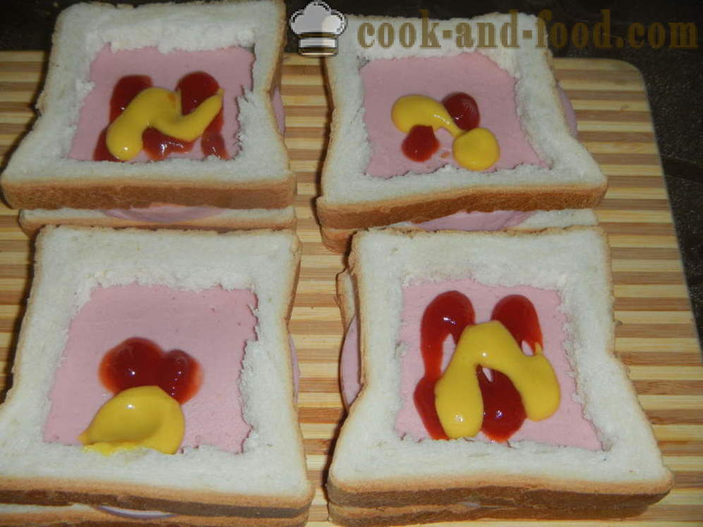 Forró szendvicsek tojással a sütőben - hogyan lehet egy meleg szendvics tojással, kolbásszal és gombával, lépésről lépésre recept fotók