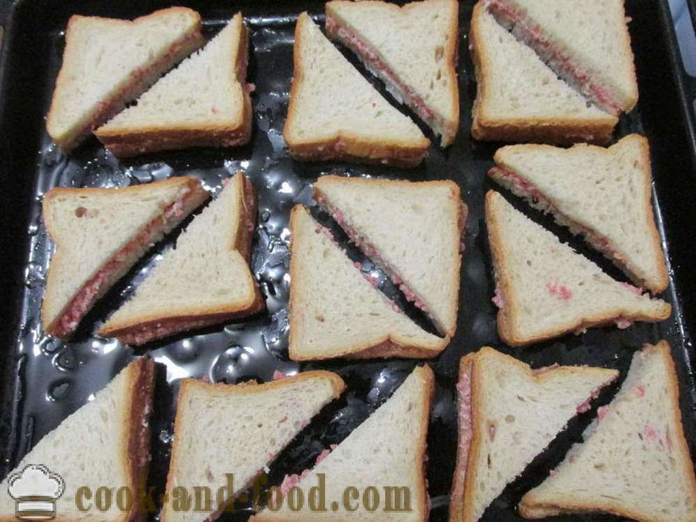 Forró szendvicsek a sütőbe kolbász és a sajt - hogyan lehet meleg szendvicsek a sütőben, a lépésről lépésre recept fotók