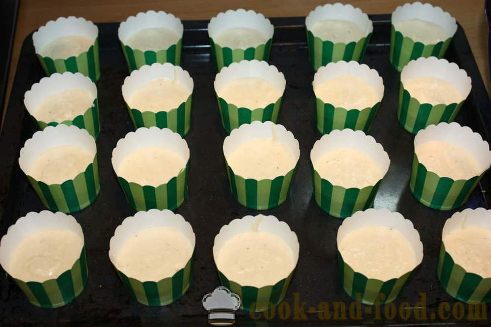Vanília cupcakes krém legjobb lépésről lépésre, hogyan lehet cupcakes tejszínnel a tetején, egy recept egy fotó