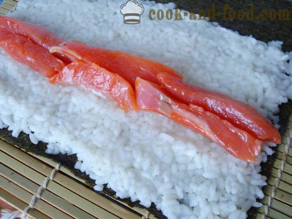 Sushi tekercs rizzsel és piros hal -, hogyan kell főzni sushi tekercsek otthon, lépésről lépésre recept fotók